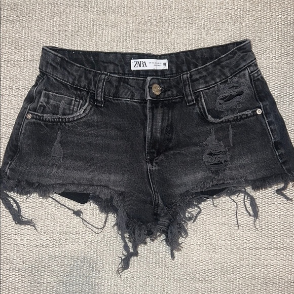 Zara Pants - Zara women low waisted ripped jeans in size 0